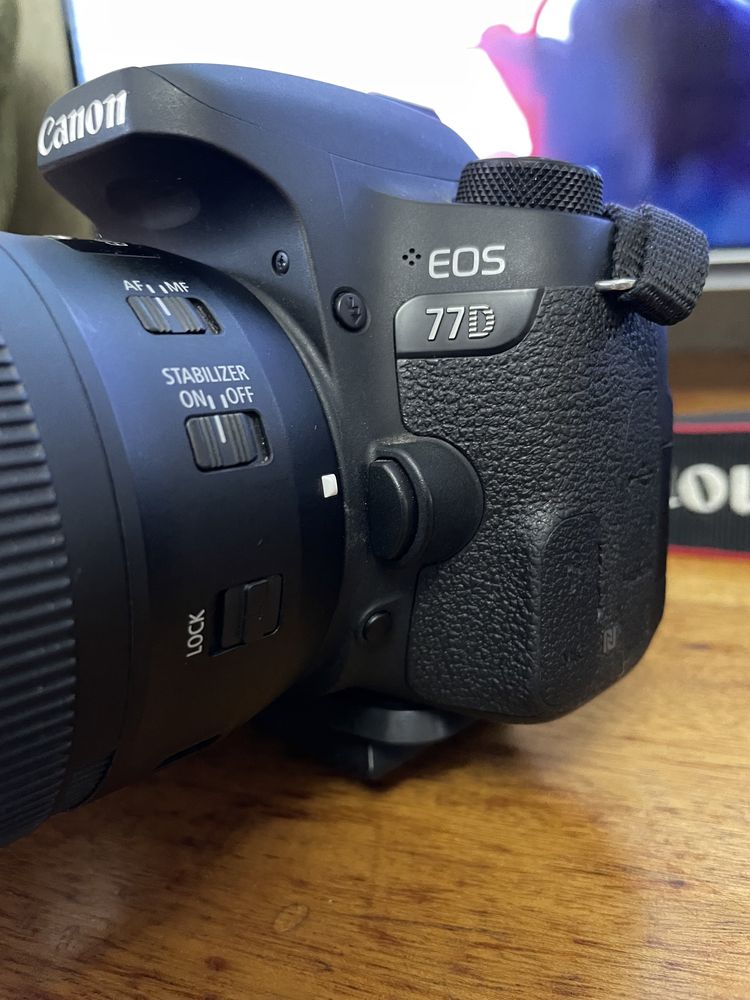 Canon EOS 77D kit 18-135 и еще много аксессуаров