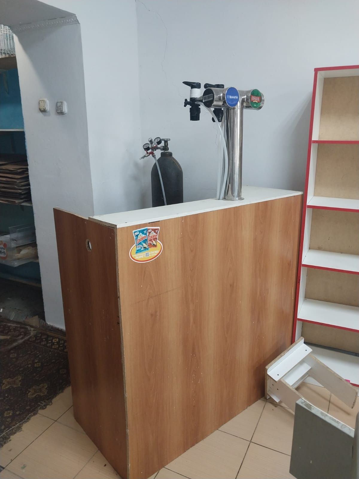 Продаётся холодильник, стеляж 15000