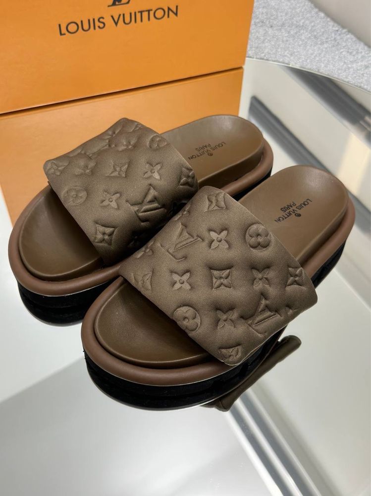 Papuci/Slapi Louis Vuitton Model 2023