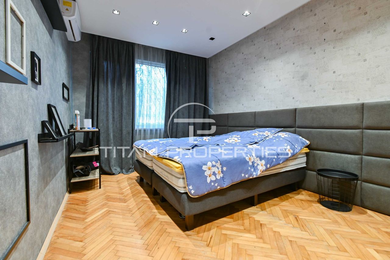 Продава се Тристаен апартамент в София, Център - 115 кв.м за 2653 €/кв.м - Снимка #2