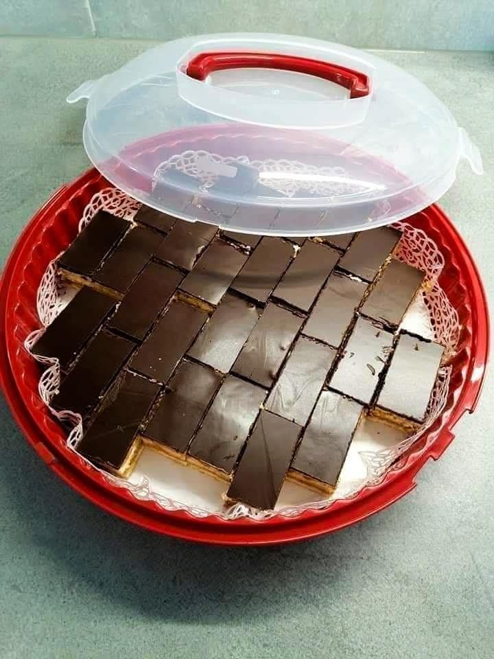 Recipient pentru prăjitură sau tort