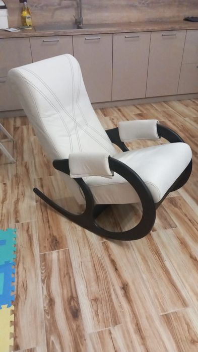 Стол люлеещ се нов