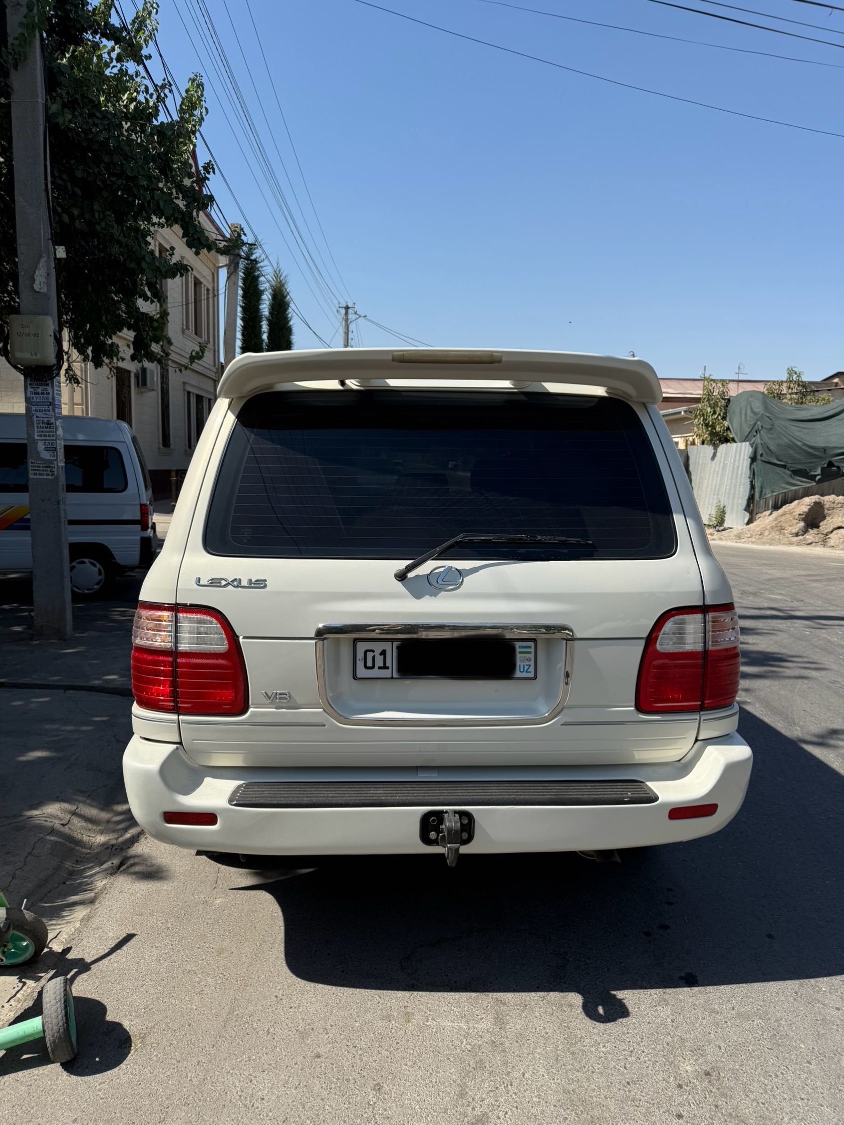 Lexus LX 470 V8.
