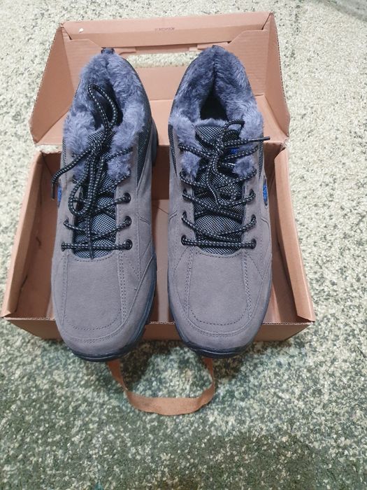 Pantofi noi 41-42