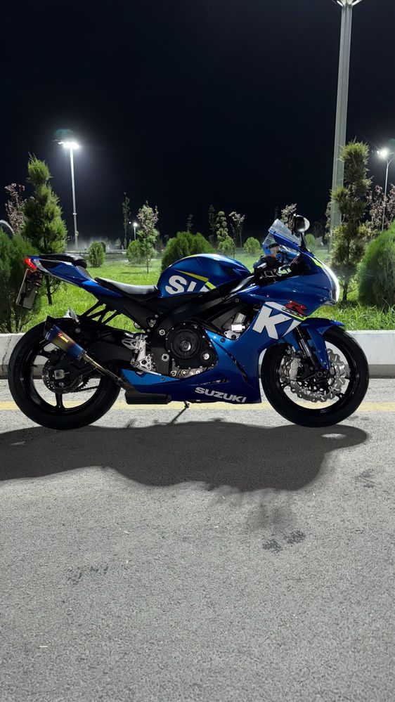 Suzuki gsxr-600 sotiladi