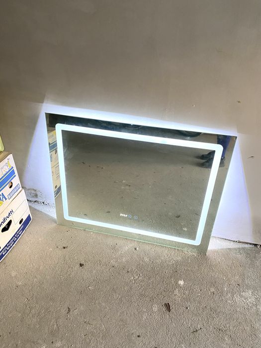LED огледало  с размери 70/90см с функция против изпотяване
