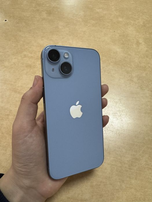 Iphone 14 в голубом цвете