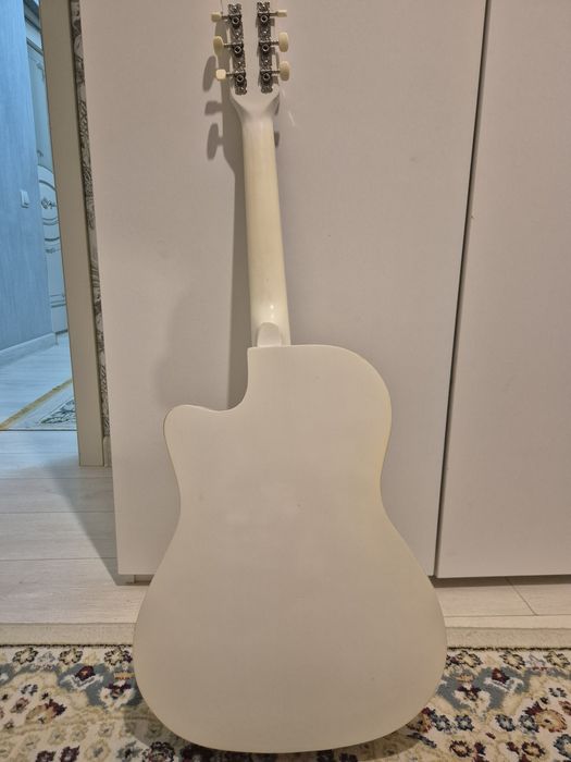 Гитара б/у в хорошем состоянии