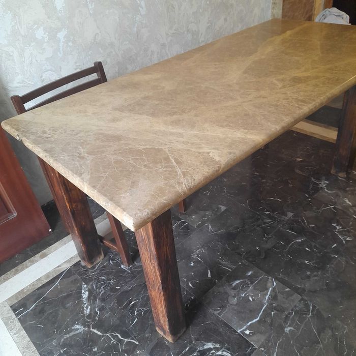 Мраморный обеденный стол