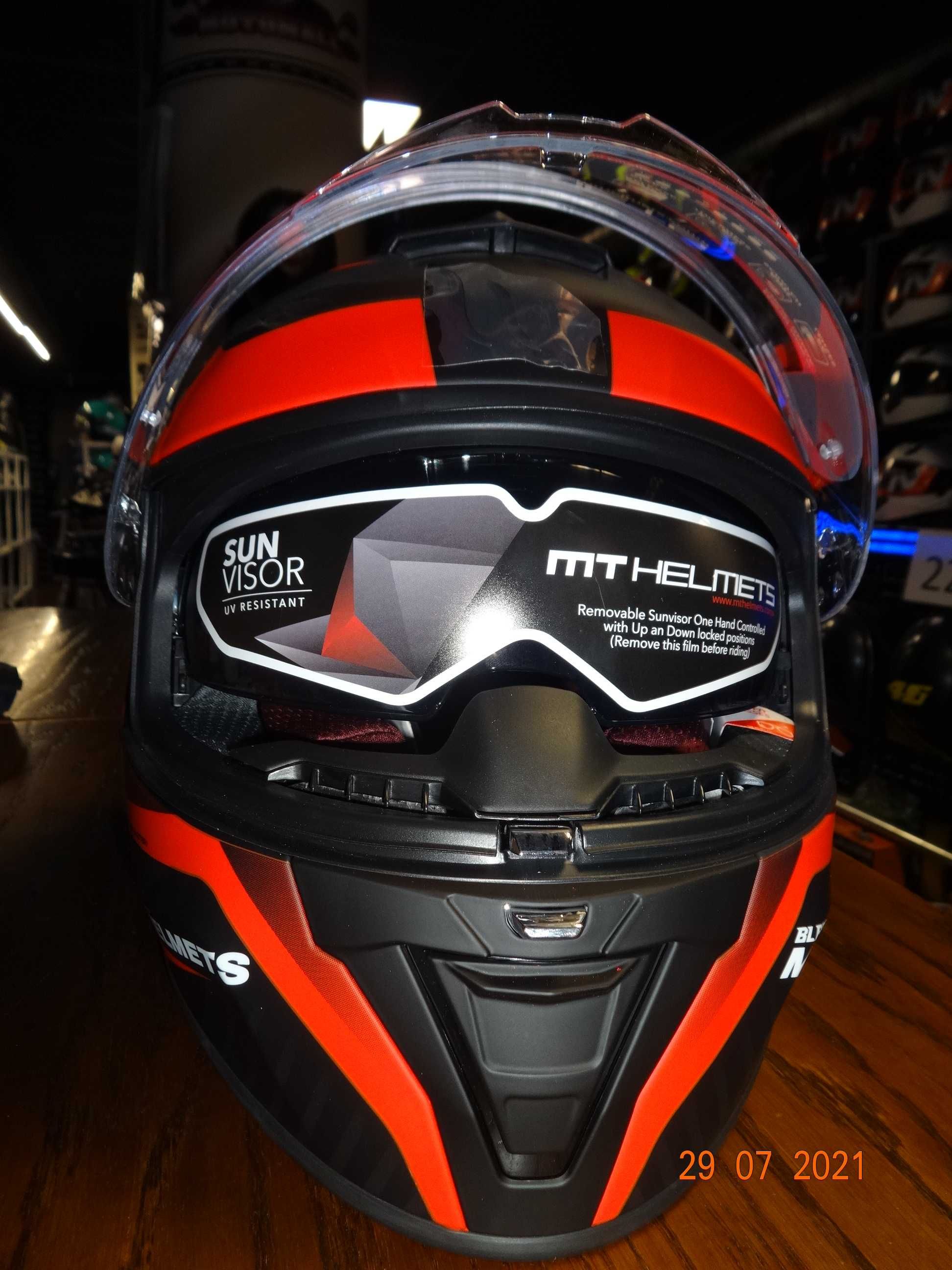 каска MT Helmets каска Blade 2 SV пистова мото каска тъмни очила