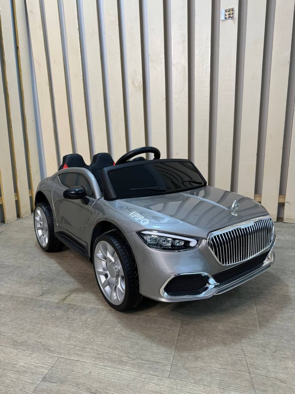Maybach uslubidagi bolalar mashinasi — orzuni bugun bajaring!