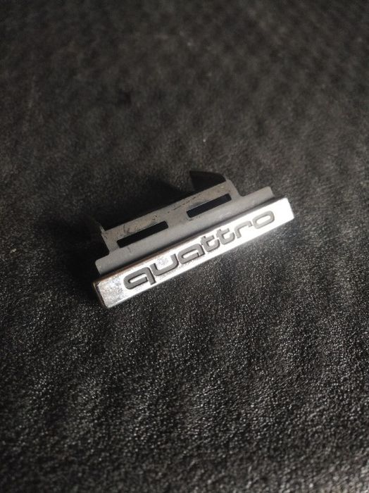 Emblema grila audi quattrro