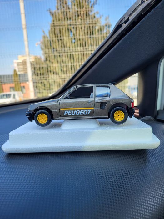 Machetă Peugeot 205 Turbo 16