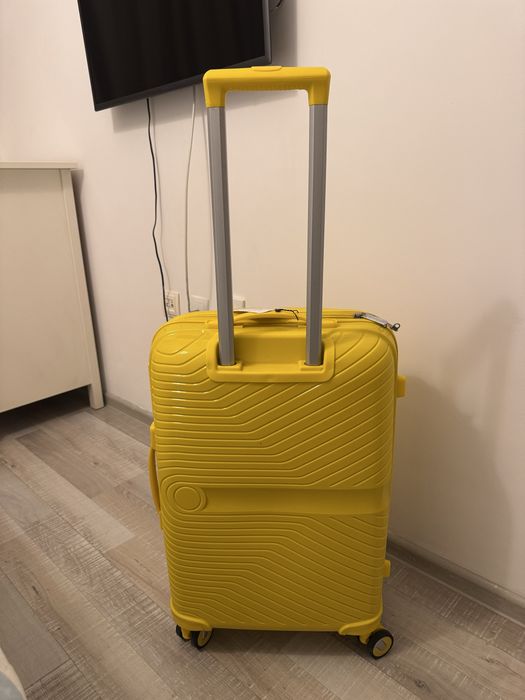 troler galben hard case nou