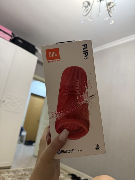 JBL flip 6, красного цвета