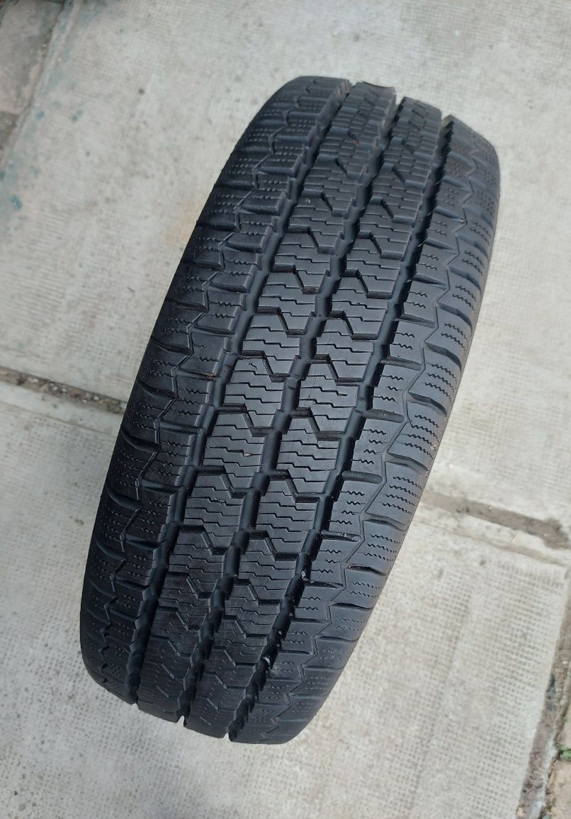 O bucată 225/65 R16C M+S iarnă - una Vredestein Continental Pirelli