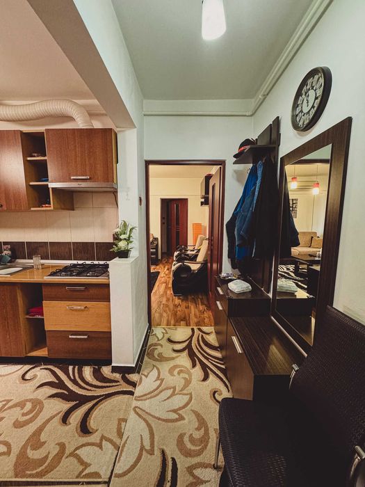 Apartament 2 camere de vânzare Strada Eroilor (lângă Farmacia Catena)