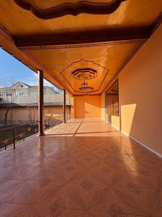 Продается дом 6 соток + помещение 250 м²