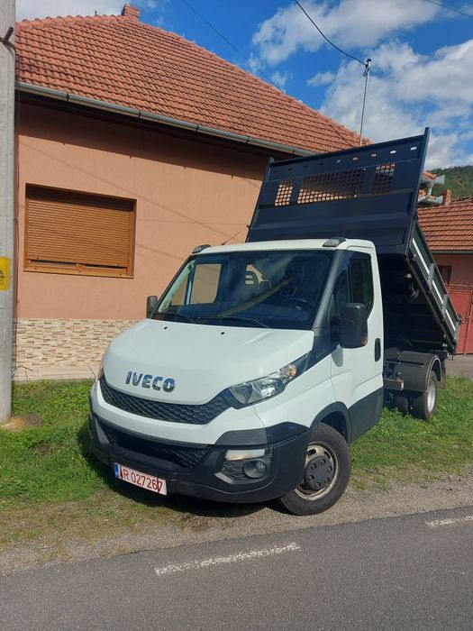 Vând   iveco daily 3 ,5 tone sau schimb cu model mai vechi + diferență