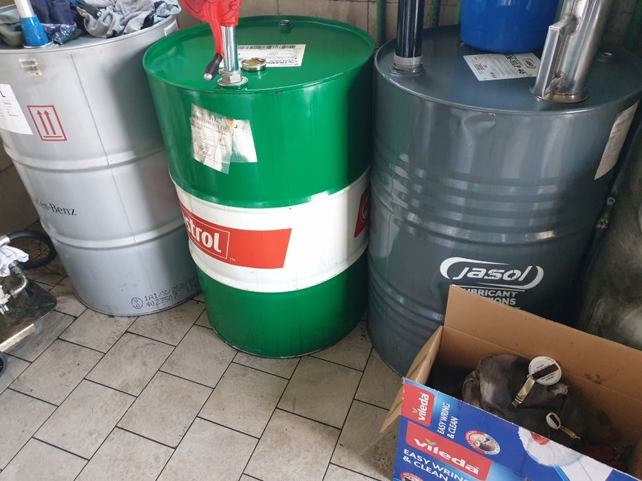 Butoaie metalice 200 L de la ulei motor
