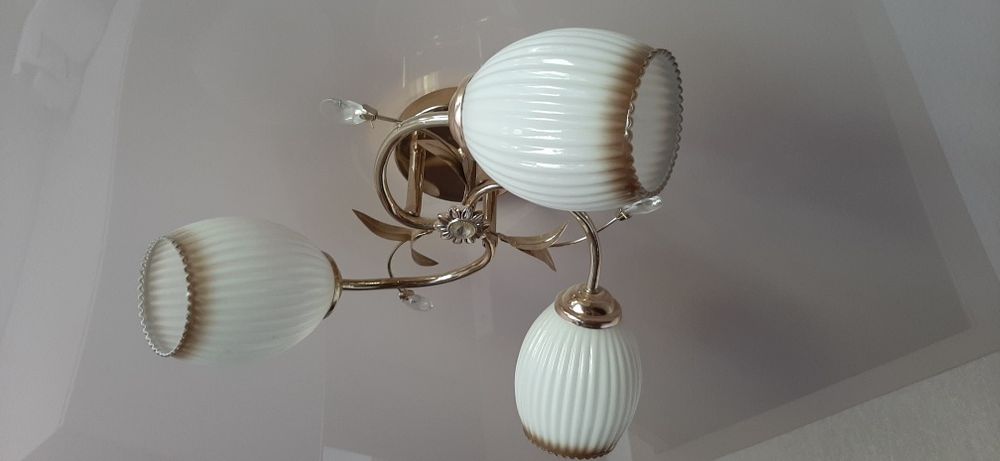 Продаётся люстра