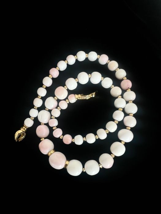 Колие  коралова огърлица   от ангелска  кожа