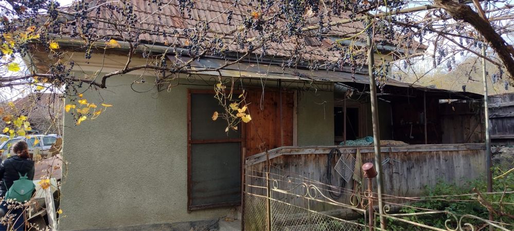 Casa cu gradina de 3500 mp la Cacova la 30 km de Cluj
