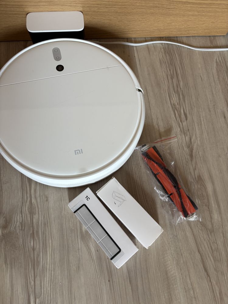 Две Прахосмукачки робот xiaomi и прахосмукачка Ifife
