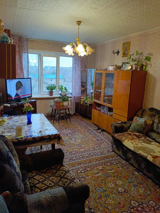 Продам 2-комнатную Квартиру район магазина Радуга