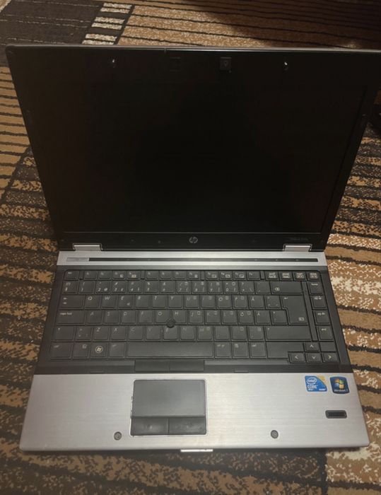 Laptop HP , cu incarcator , fata baterie inclusa !