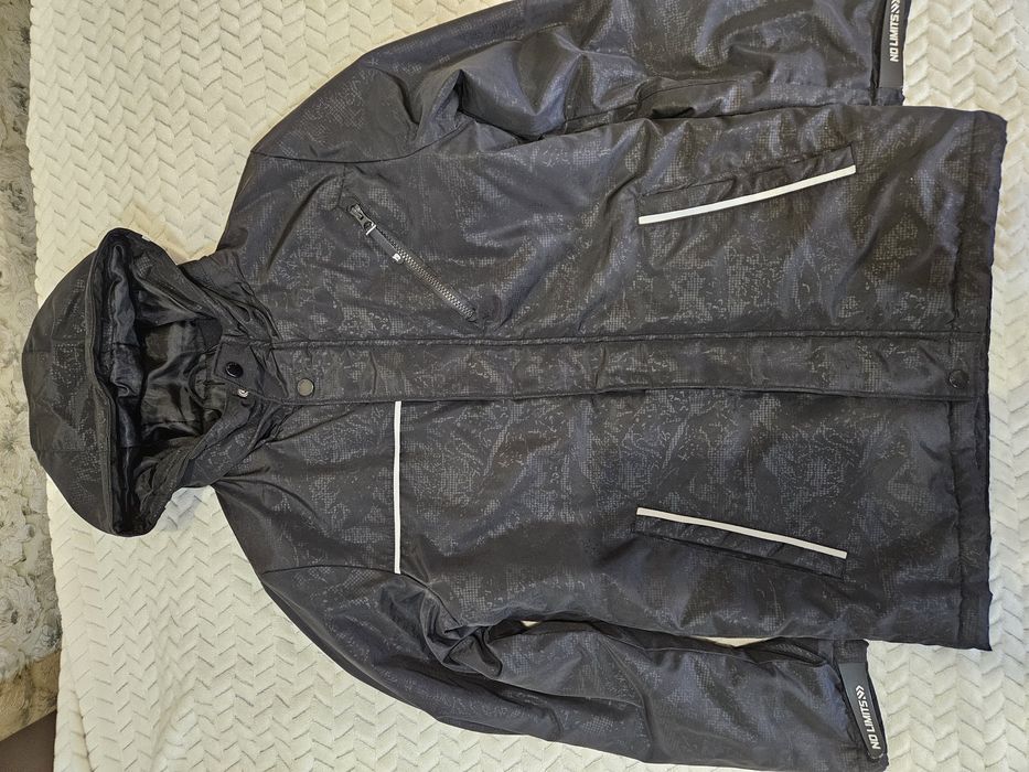 Продам мужскую куртку демисезонную .