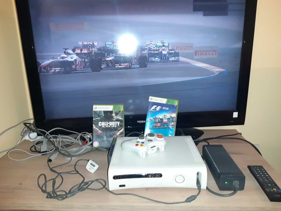 XBOX 360+Безжичен джойстик+2 игри