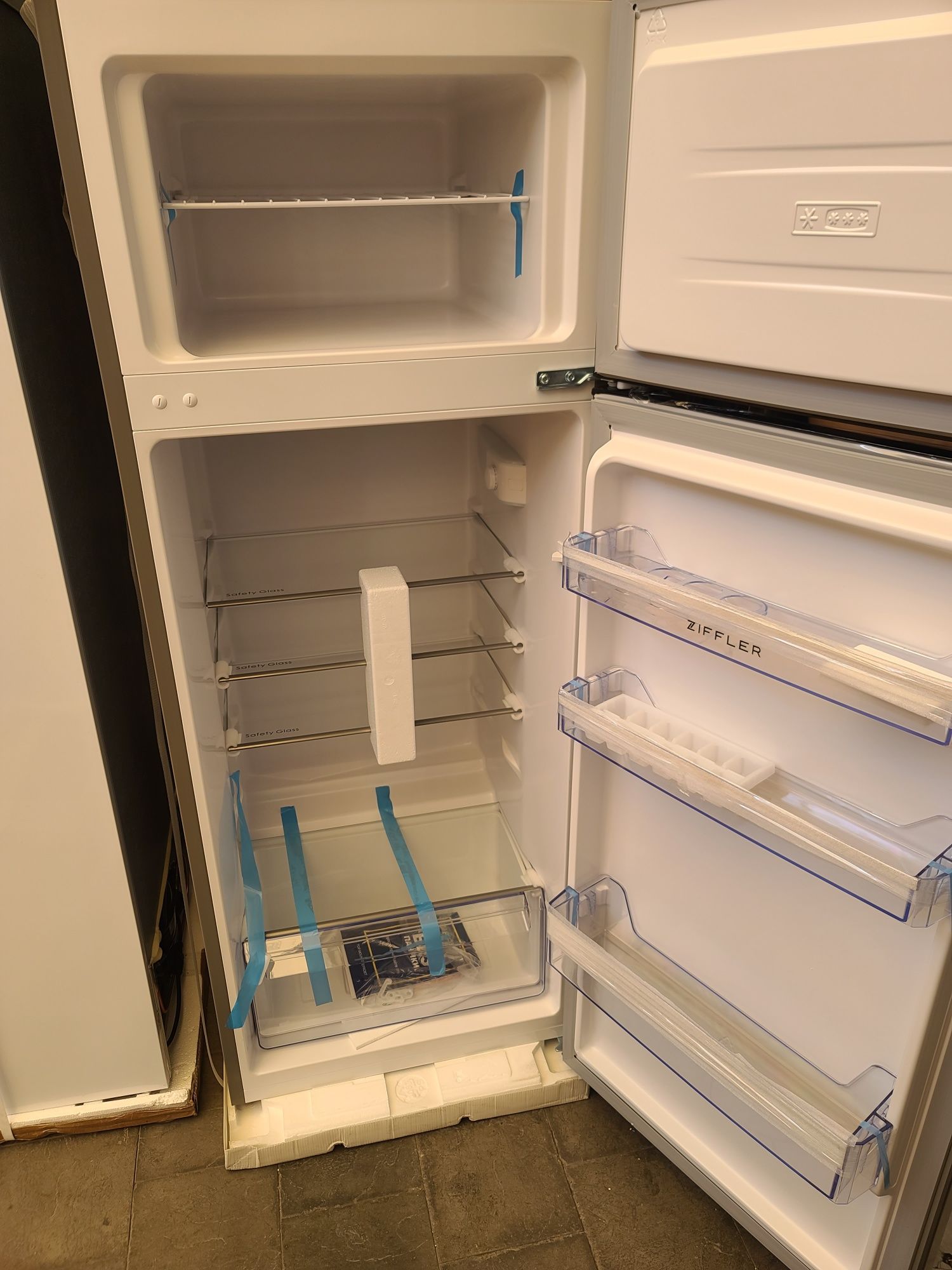 Холодильник Beston 270 inox  210L