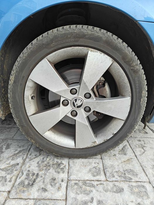 Vand 1 bucata janta Skoda Octavia pe 17 fara cauciuc. Cod 5E0601025 D