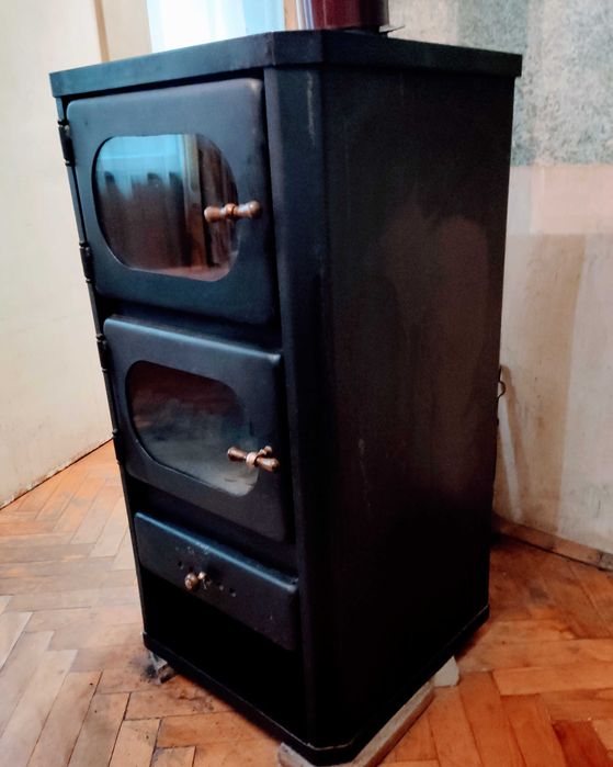 Камина на твърдо гориво с фурна