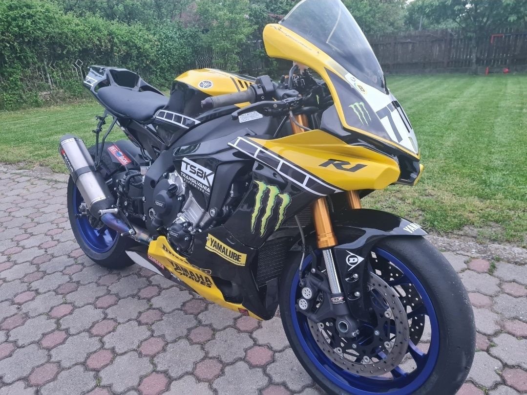 Yamaha R1  rn32,an 2015