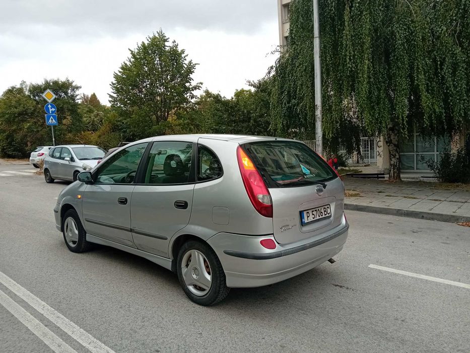 Автомобил Нисан Алмера Тино 2002
