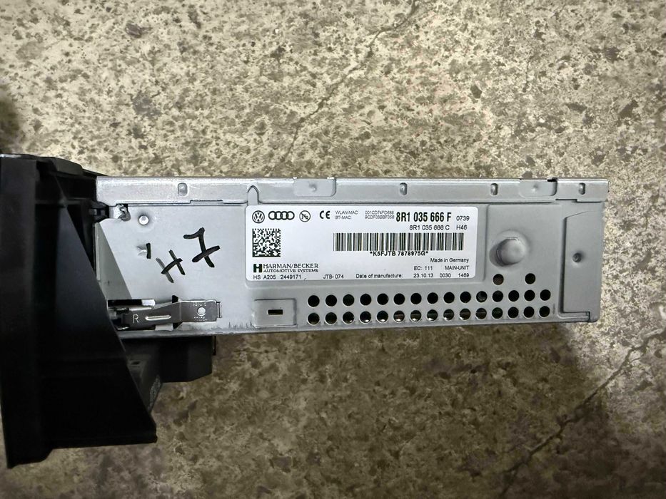 MEDIA,Радио,Навигация,Чейнджър 8R1 035 666 F ном 7