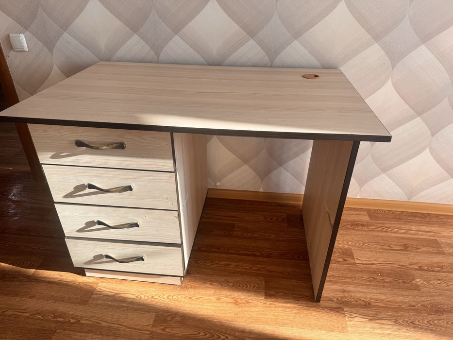 Стол для учебы, работы, компьютера