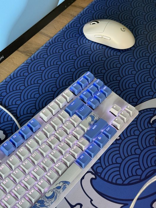 клавиатура RED square keyrox tkl aquarius