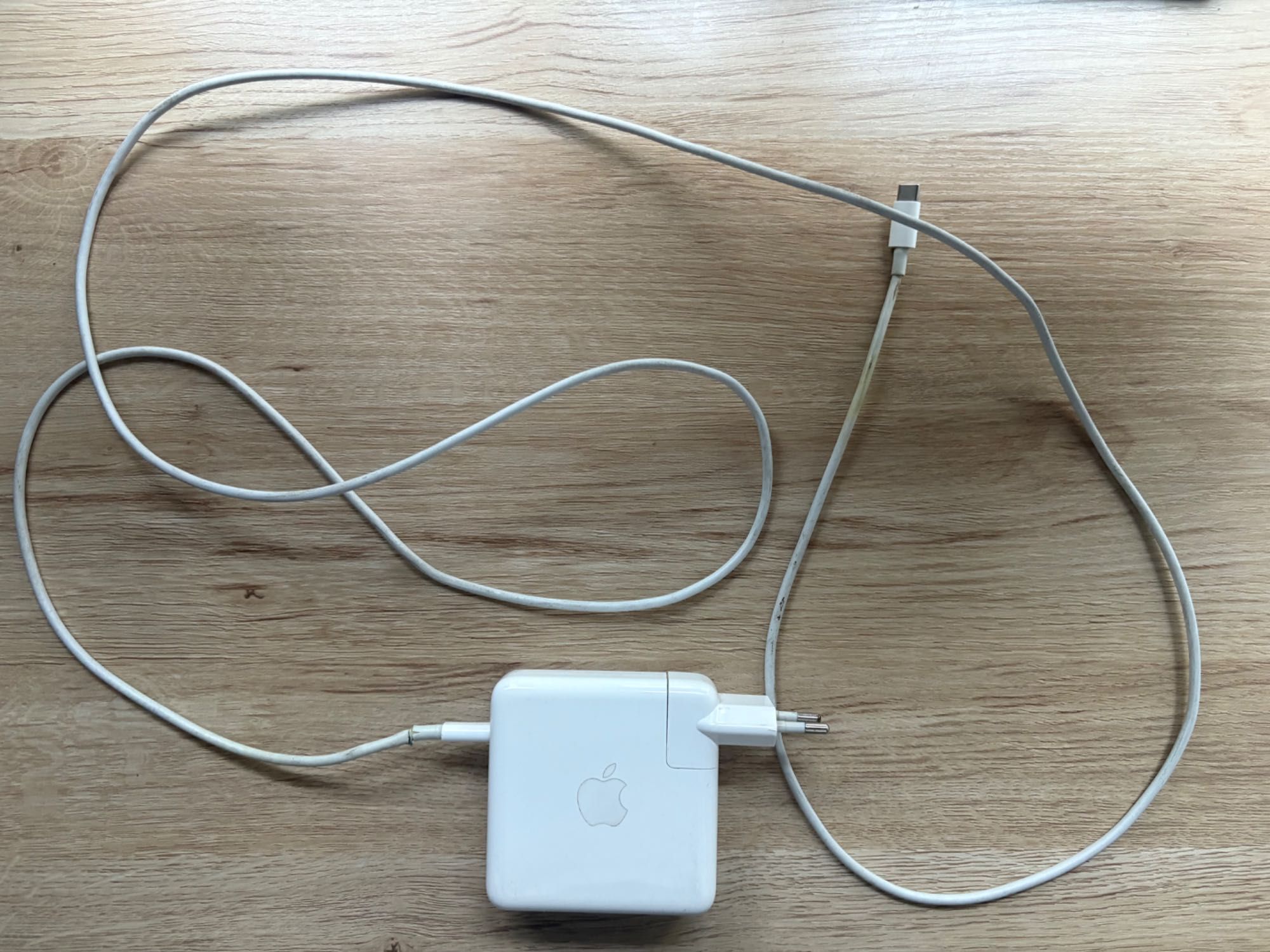 APPLE зарядно от MacBook Pro
