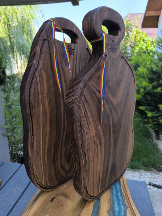 Vand tocator din lemn de nuc