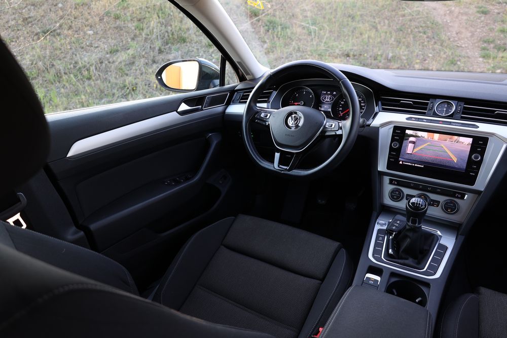 Volkswagen Passat 2.0 ~ 150Cp/ 02.2019/ Istoric/ Senzori parcare 360 °