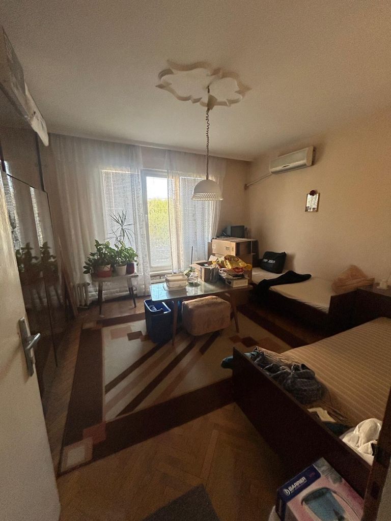 Продава се Тристаен апартамент в Плевен, Идеален център - 110 кв.м за 1864 €/кв.м - Снимка #11