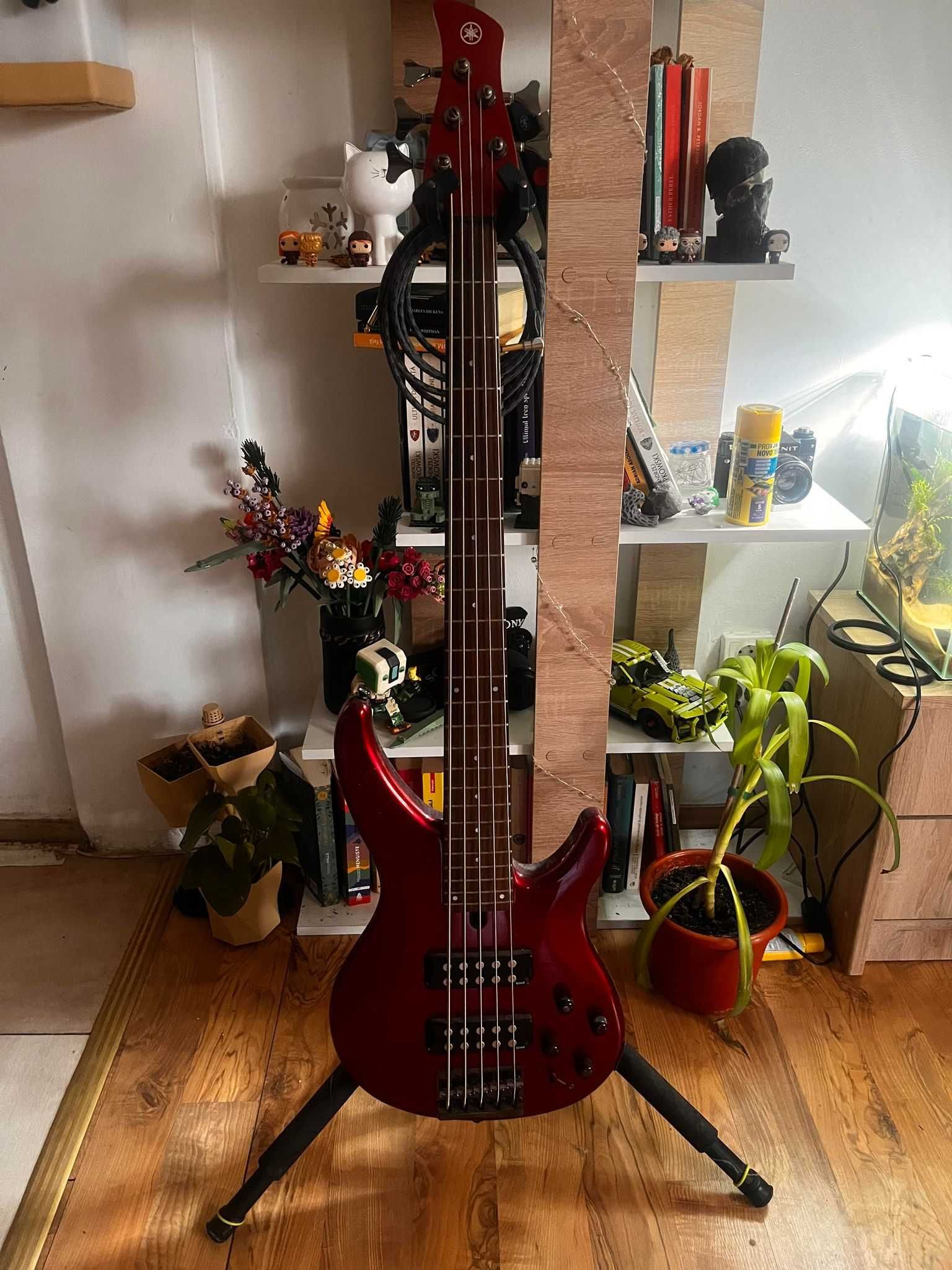 Chitara Bass Yamaha TRBX-305 + Accesorii