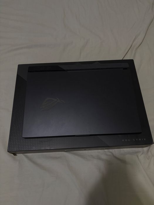 ASUS ROG STRIX G15 cu RTX 3050 ti si  ryzen 7 4800h-16GB Ram-526SSD