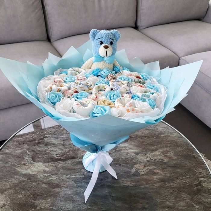 Голям Букет  вечни рози бебе памперси бонбони персонализиран рожден де