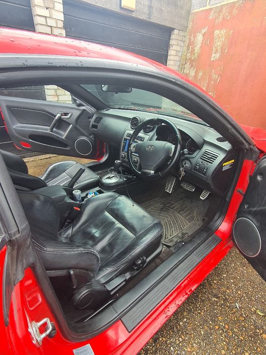 Hyundai coupe 2000cc