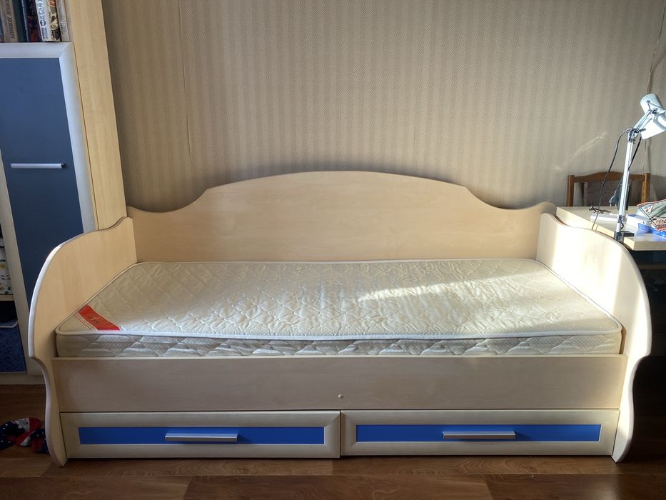 Кровать подростковая