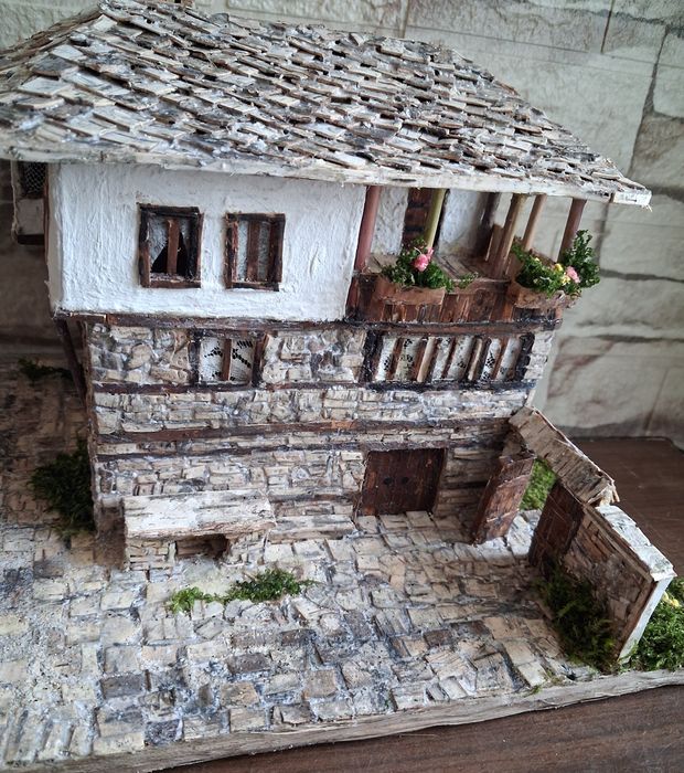 Ръчно изработени макети на къщи.